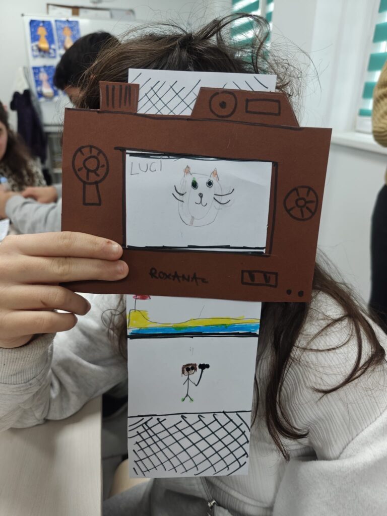 desen cu o pisicuță