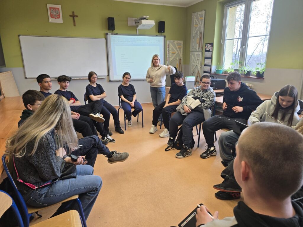 Activitate de socializare cu elevii din școala gazda