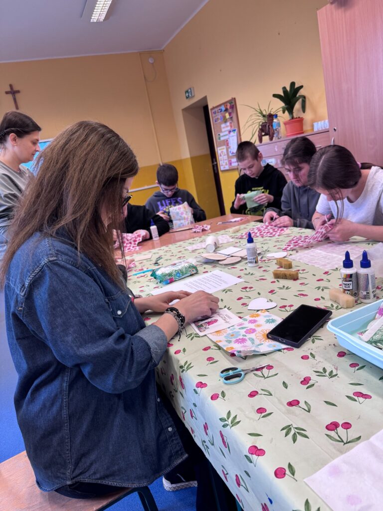 Activitate practica- tehnica Decoupage