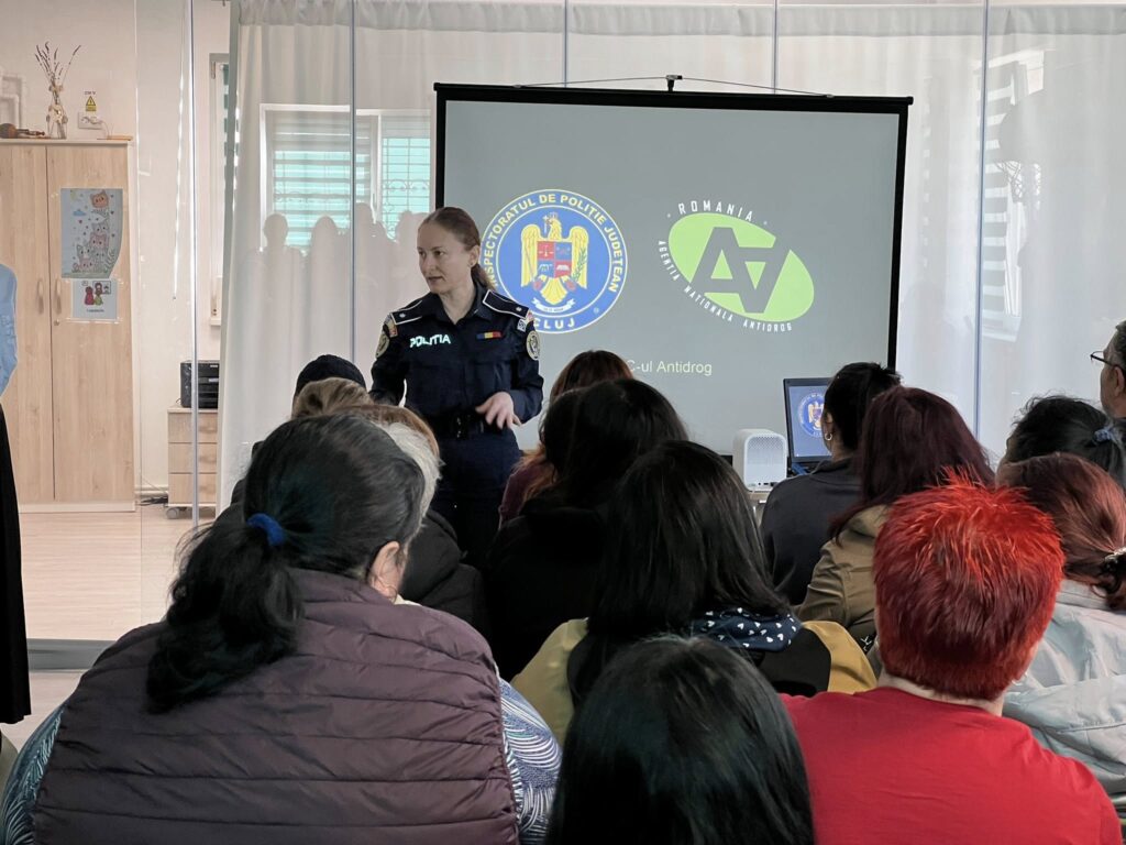 Reprezentanta IPJ Constanța le explică părinților rolul acțiunii desfășurate