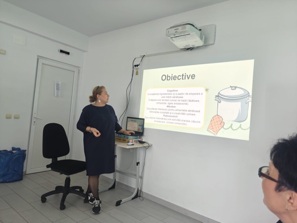 doamna profesoară prezintă un slide cu titlul obiectivele lecției