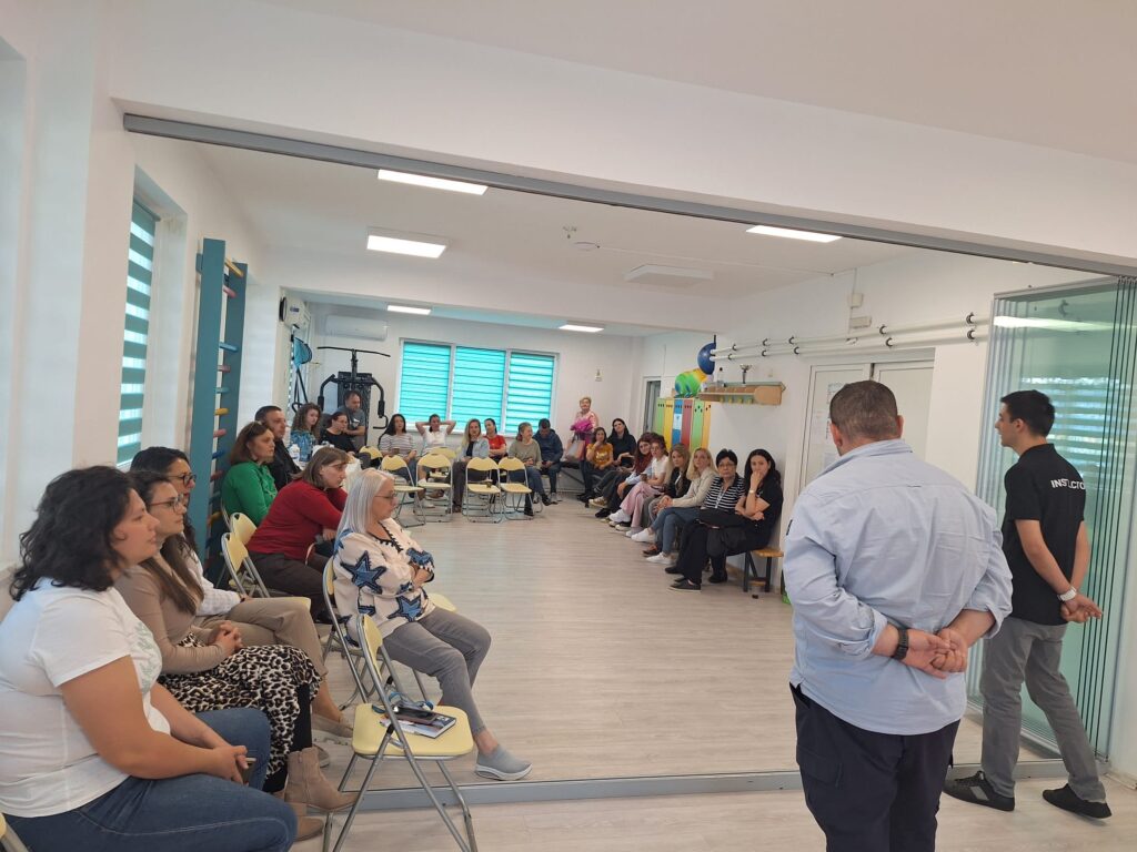 trainerii răspund la întrebările profesorilor