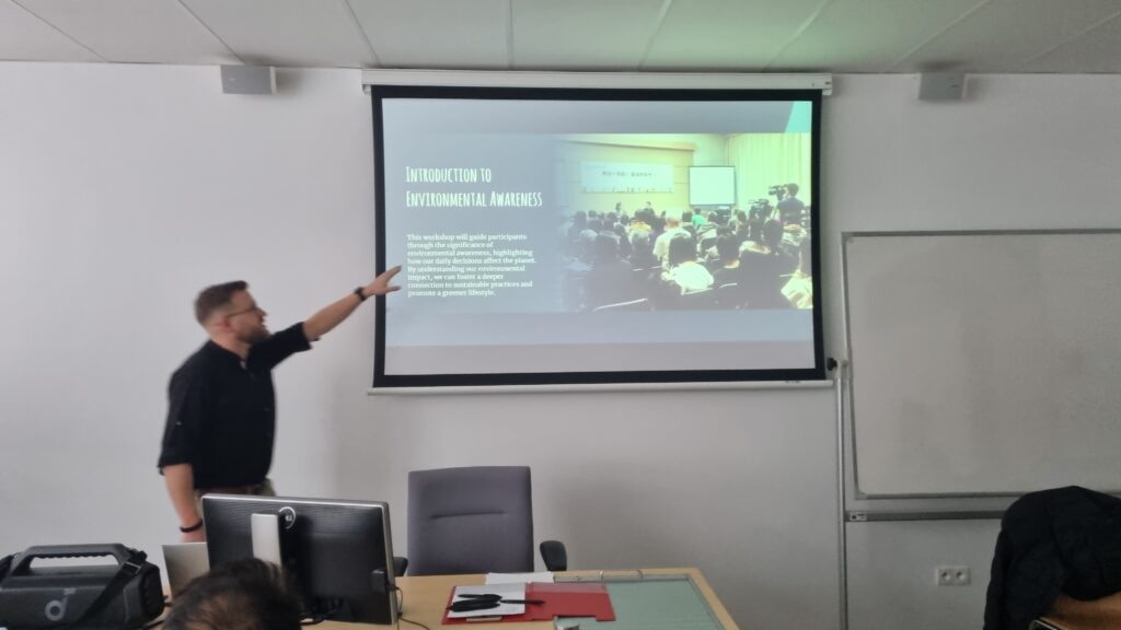trainerul afișează un slide - introduction to environmental awareness
