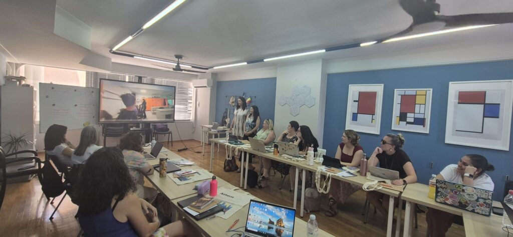 Echipa prezintă Școala Montessori (prezentare video)
