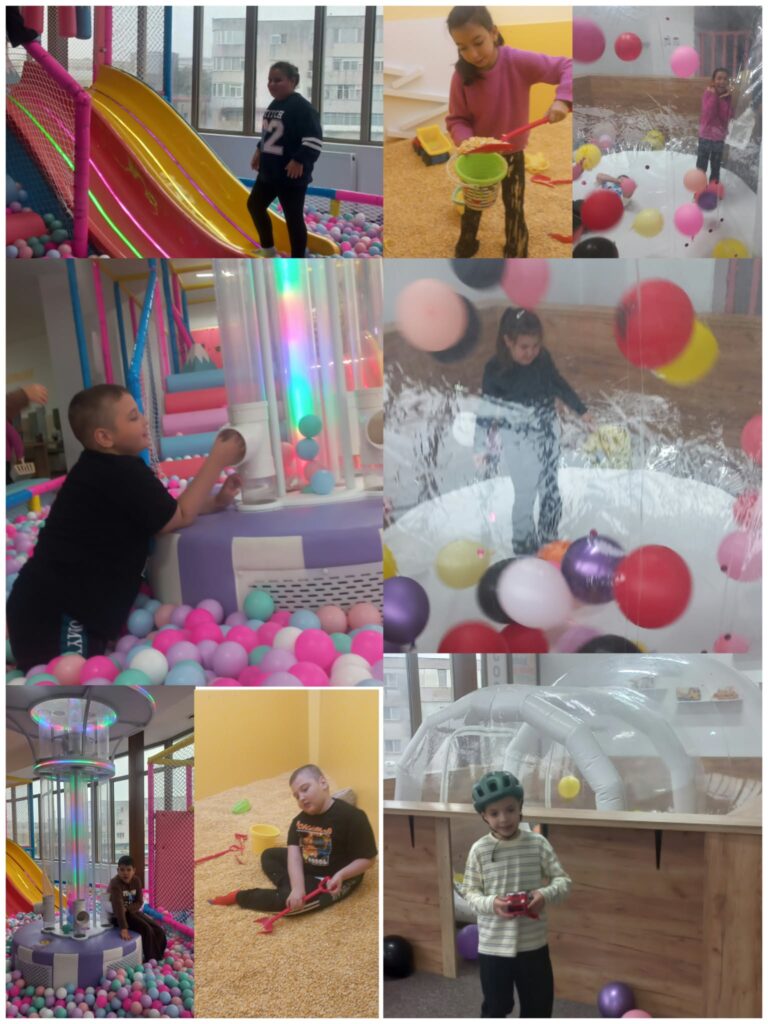 Colaj de la locul de joacă: copii pe tobogan, în piscina cu bile, în nisipul de joacă și printre baloane colorate.